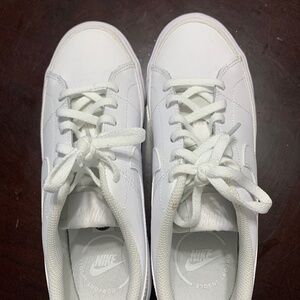 Nike court legacy